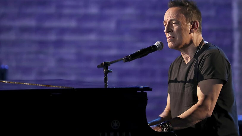 ARCHIV - Bruce Springsteen in der Radio City Music Hall in New York. Foto: Michael Zorn/Invision/AP/dpa
