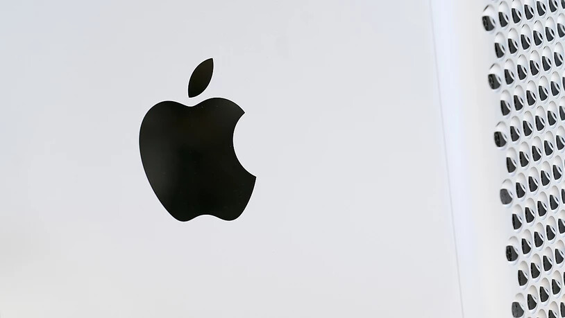 Apple stellt sich mit einer Warnung vor negativen Folgen für Konusmenten gegen Teile der EU-Pläne für neue Regeln im Digital-Geschäft. Speziell kritisiert der Konzern, dass er gezwungen sein werde, andere App Stores auf seinem iPhone zuzulassen. …