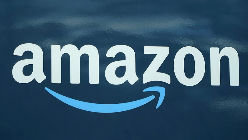 Das Amazon-Logo auf einem Lieferwagen in Boston. (Archivbild)