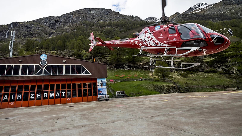 Ein 30-jähriger Portugiese ist nach einem Sturz von einem Sesselbahnmasten oberhalb von Zermatt VS im Spital seinen Verletzungen erlegen. (Archivbild)
