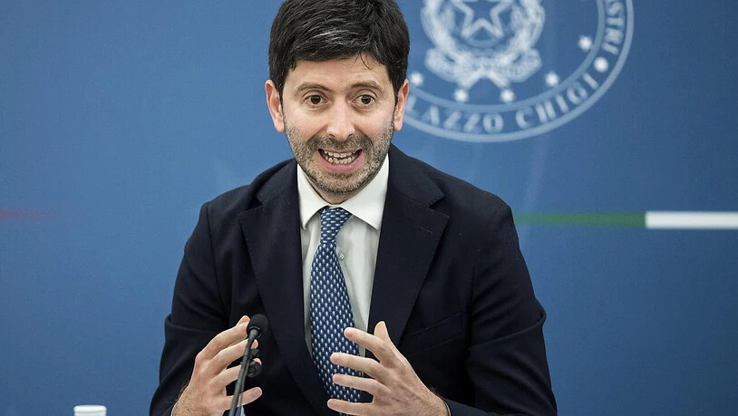 Roberto Speranza, Gesundheitsminister von Italien, spricht bei einer Pressekonferenz. Angesichts steigender Infektionszahlen verschärft Italien die Corona-Regeln. Foto: Roberto Monaldo/LaPresse/AP/dpa