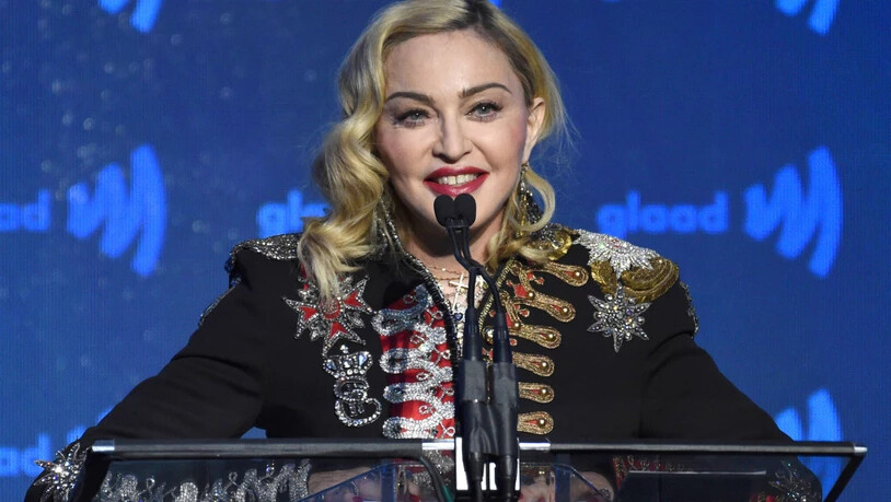 ARCHIV - Madonna, US-amerikanische Sängerin, nimmt den "Advocate for Change-Award" bei den 30. jährlichen GLAAD Media Awards entgegen. Foto: Evan Agostini/Invision/dpa