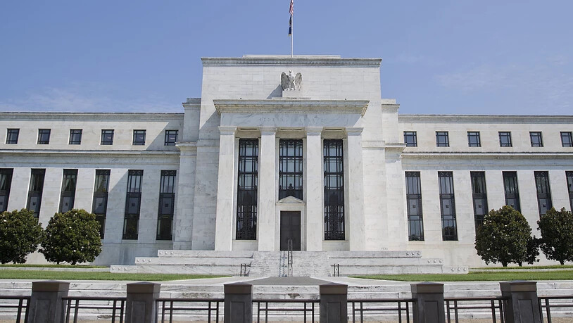 ARCHIV - Der Hauptsitz der US-Notenbank Federal Reserve (Fed) in Washington. Nach der Machtübernahme der Taliban in Afghanistan könnte dem Staat bald das Geld ausgehen, denn die USA und internationale Organisationen drehen Afghanistan vorerst den…
