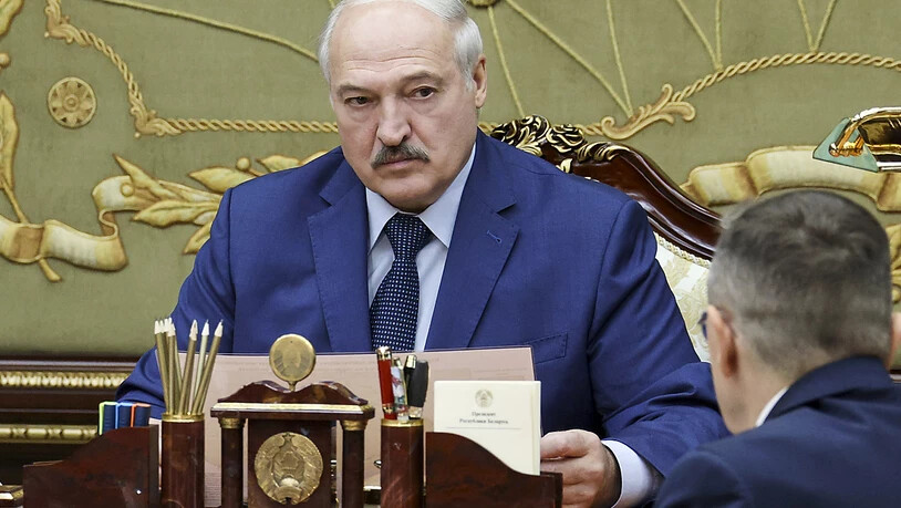 Alexander Lukaschenko, Präsident von Belarus, spricht während eines Treffens. Foto: Nikolay Petrov/BelTA/AP/dpa