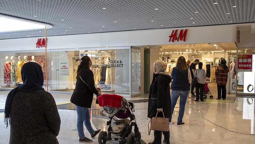 Trotz anhaltender Einschränkungen durch die Pandemie hat H&M den Umsatz weiter erhöht. (Archivbild)