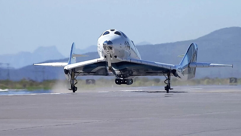 Die Virgin Galactic des britischen Unternehmers Richard Branson kann den Betrieb wieder aufnehmen. Die US-Luftfahrt-Aufsichtsbehörde FAA hat grünes Licht gegeben. (Archivbild)