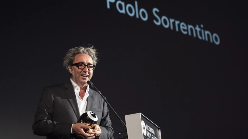 Der italienische Filmregisseur Paolo Sorrentino zeigt Schalk: Am 17. Zurich Film Festival erhielt er am Mittwoch den  "A Tribute to"-Award für sein Lebenswerk. 1970 geboren, zählt er sich indes immer noch zu den jungen italienischen Regisseuren - und…