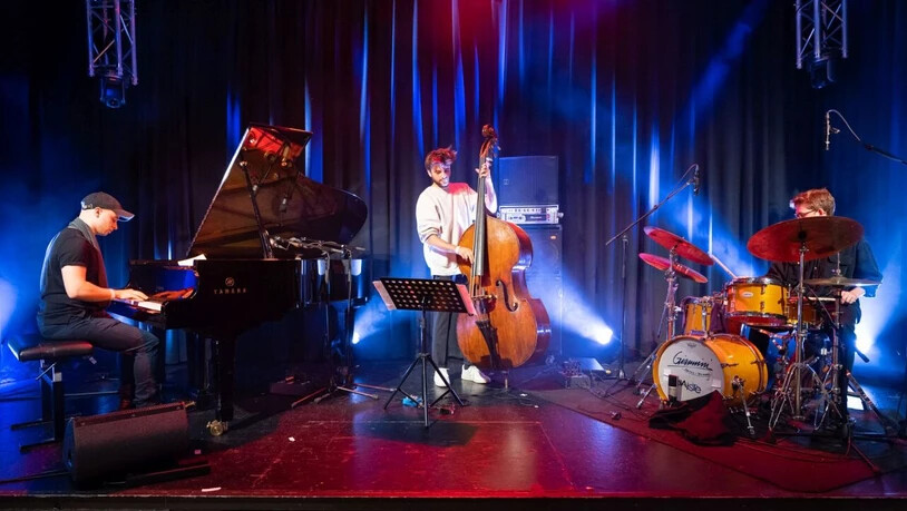 Das Matthieu Mazué Trio hat die Jury am diesjährigen ZKB Jazzpreis überzeugt. Die Band belegte vor den Berner OORT CLOUD den ersten Platz. (Foto: Organisatoren ZKB Jazzpreis)