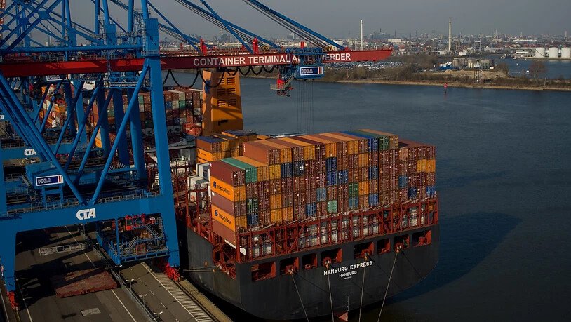 Deutschlands Exporte sind im August nach zuvor 15 Monaten mit Wachstum gesunken. Belastet haben die weltweiten Materialengpässe und Lieferkettenprobleme.(Archivbild)