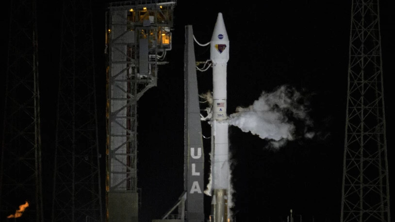 Dieses von der NASA zur Verfügung gestellte Foto zeigt eine Atlas-V-Rakete der United Launch Alliance mit der Raumsonde Lucy an Bord auf dem Space Launch Complex 41 auf dem Weltraumbahnhof Cape Canaveral in Florida.revolutionieren. Foto: Bill Ingalls…