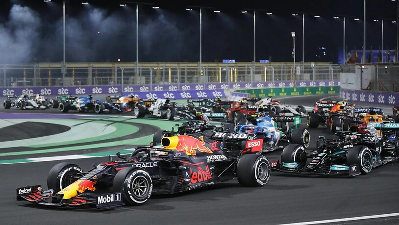 Gleich zweimal musste der erste Grand Prix in Saudi-Arabien nach Unfällen neu gestartet werden