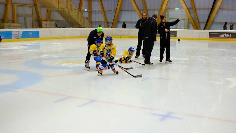 In der GKB-Hockeyschule lernen die Jüngsten das Schlittschuhlaufen und den Umgang mit dem Puck.