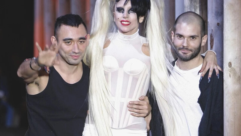 Auch Lady Gaga (Mitte) liess sich vom  Modedesigner Thierry Mugler inspirieren. (Archivbild)