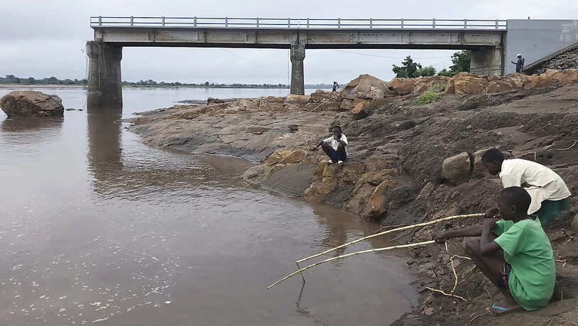 Der Tropensturm "Ana" hat in Mosambik Brücken weggespült.