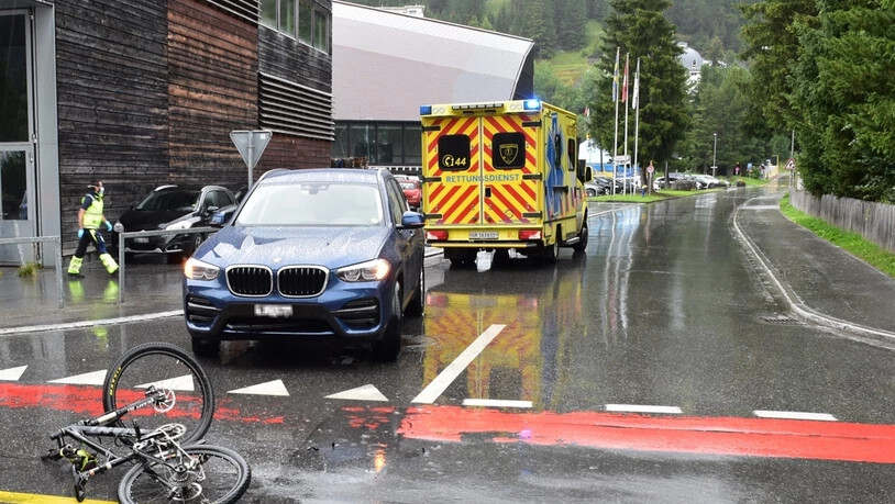 Zum Unfall kam es an der Verzweigung Talstrasse – Kurgartenstrasse in Davos Platz.