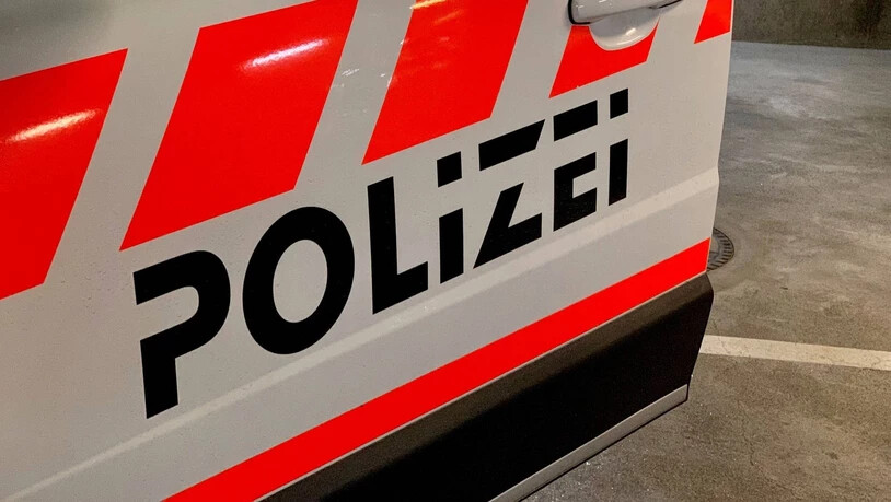 Die Kantonspolizei Glarus untersucht aktuell, wie es zu dem Unfall kommen konnte.