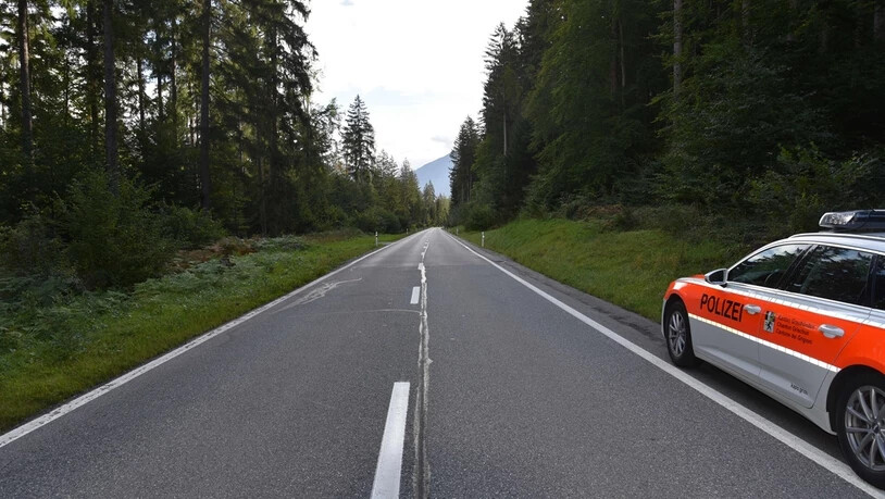 Der gesuchte schwarze VW Golf war auf der langen Geraden durch den Bonaduzerwald unterwegs.