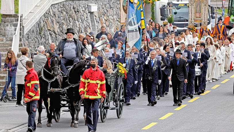 Mit einer festlichen Zeremonie wurden die Glocken von Davos Dorf in Richtung Marienkirche überführt. 