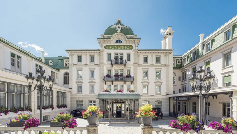 Das Hotel Kronenhof in Pontresina sticht durch seine historische Architektur, elegante lichtdurchflutete Zimmer und Suiten hervor.