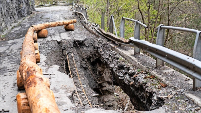 Die Naturkräfte wirken: Die Aufnahme aus dem Jahr 2019 zeigt den desolaten Zustand der Strasse im Verlorna Loch.