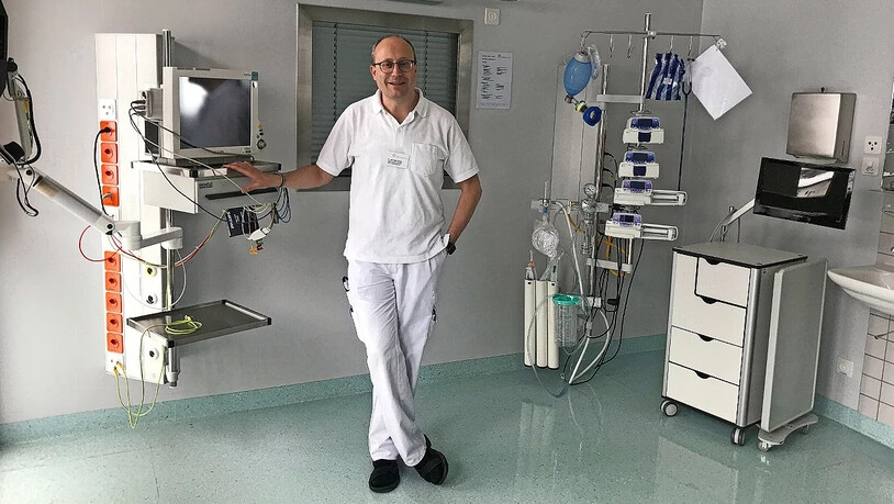 Walter Kistler in seiner Funktion als Arzt am Spital Davos. 