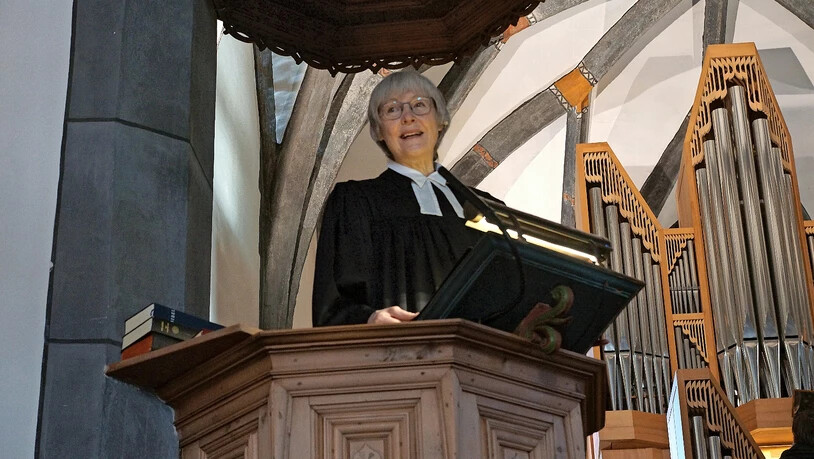 Pfarrerin Astrid Fiehland hält ihre Predigt zum Jakobusbrief 4,13–15. 