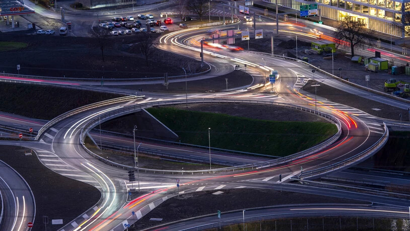Nachher: Der «Megakreisel» beim Autobahnanschluss Chur West, fotografiert nach der offiziellen Inbetriebnahme im November 2015.