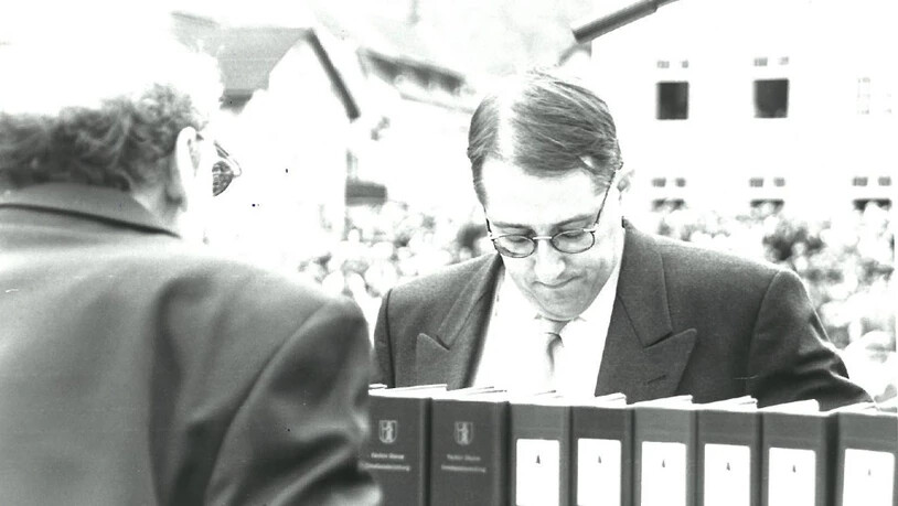 Mai 1998: Die erste Landsgemeinde des Juristen als Ratsschreiber auf dem Podium der Regierung.