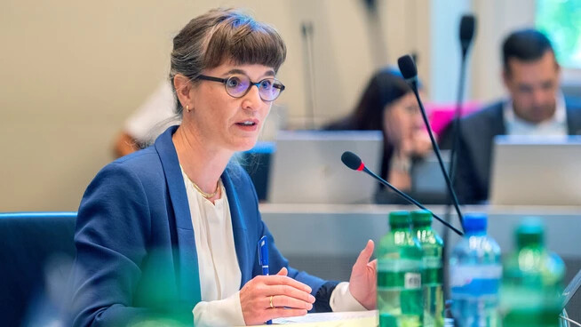 Kritik aus dem Rat: Carmelia Maissen beantwortet heute im Bündner Parlament Fragen zum RhB-Personalmangel. 