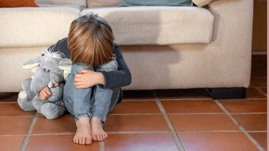 Angst, Scham und Schuldgefühle: Kinder von Eltern mit einer Suchterkrankungen sind oft psychischem Leid ausgesetzt.