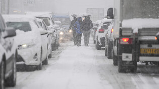 Starke Schneefälle haben an diesem Montag vor allem in Mittel- und Südgriechenland für Probleme gesorgt. Foto: Thanassis Stavrakis/AP/dpa