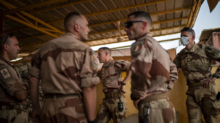 ARCHIV - Französische Soldaten auf einer Basis in Mali. Foto: Uncredited/AP/dpa
