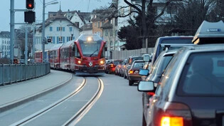 Stau RhB Arosa Bahn Plessurquai Verkehr