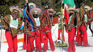 Fantasievoll verkleidete Teilnehmer sind vom Engadin Skimarathon nicht wegzudenken.