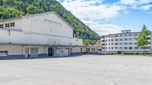Die Churer Stadthalle muss der Talstation der neuen Brambrüeschbahn weichen und soll durch eine  27 Millionen Franken teure Messe- und Eventhalle auf der Oberen Au ersetzt werden.