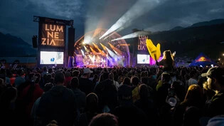 Ausverkauft: Nach zwei Jahren Coronapause pilgerten wieder zahlreiche Festivalfans ans Open Air Lumnezia.