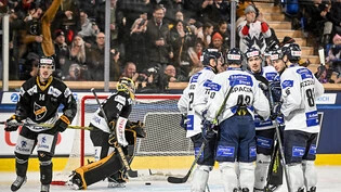 Zurück auf der Siegspur: Die Spieler von Ambri-Piotta jubeln über den Sieg im zweiten Spiel am Spengler Cup gegen Kuopio