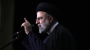 ARCHIV - Ebrahim Raisi, Präsident des Iran, hat sich nach dem Angriff auf Israel geäußert. Foto: Vahid Salemi/AP/dpa