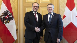 Aussenminister Ignazio Cassis (rechts) hat am Dienstag seinen österreichischen Amtskollegen, Alexander Schallenberg, im Bundeshaus empfangen.