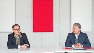 Bangen: Ernst «Aschi» Wyrsch (rechts), Präsident Hotelleriesuisse Graubünden, und Geschäftsführer Jürg Domenig sind besorgt über die hohen Coronafallzahlen. 
