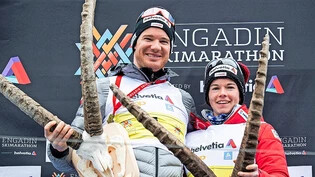 Lange her: Nathalie von Siebenthal und Dario Cologna lassen sich in S-chanf als Sieger des Engadin Skimarathon 2019 feiern.