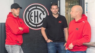 Besprechung: Reto von Arx, Roger Lüdi und Jan von Arx (von links) leiten die sportlichen Geschicke beim EHC Chur.