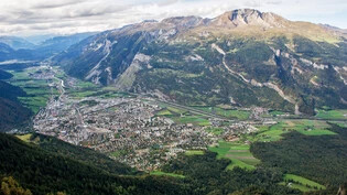 Churer Rheintal: Der Calanda ist ein Markenzeichen von Graubünden. Hinter dem Bergmassiv liegt der Kanton Glarus.