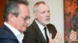 Jahresabschluss: Martin Schmid, Präsident der Stiftung Kantonsspital Graubünden, und Hugo Keune, CEO des Kantonsspital Graubünden, stellen die Bilanz des vergangenen Jahres vor. 