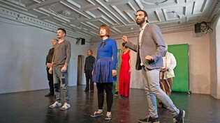 Untersuchen, was uns ausmacht: In der Klibühni in Chur probt ein Teil der Theatergruppe Global Players für das neue Stück «Der perfekte Mensch».