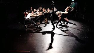 Kräftezehrend: In der Postremise in Chur proben die Mitglieder der Tanzschule Tanzerina ihren Auftritt.