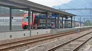 Kein SBB-Schalter mehr: Billette und Fahrplanauskunft gibt es am Bahnhof Schwanden bald nur noch via App oder an den Automaten auf dem Perron.