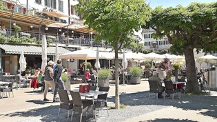 Erweiterte Gartenterrassen in Rapperswil-Jona: Dafür verlangt der Stadtrat von den Wirten auch 2021 keine Gebühren. Die Beizer hatten zu diesem Punkt letztes Jahr nachgehakt. Bild Markus Timo Rüegg