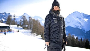 Ehrgeizige Snowboarderin: Europacup-Gesamtsiegerin Larissa Gasser geniesst ihre Freizeit im Engadin.
