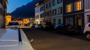 Mehr Kontrollen: Die Gemeinde Glarus wird die Gebührenpflicht für Nachtparken durchsetzen, indem sie mehr Kontrollen macht. Auch in Ennenda.